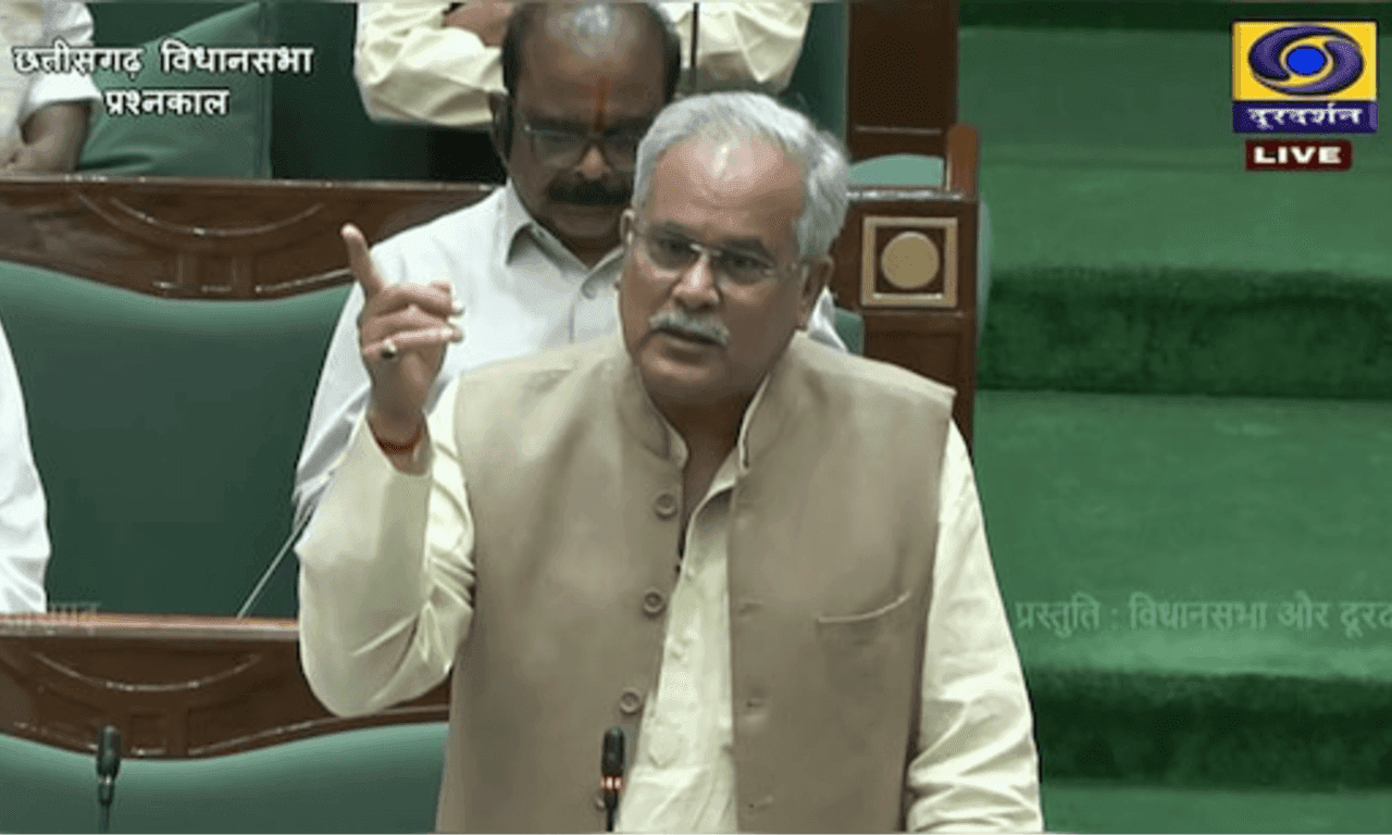 अवैध कॉलोनियों के मुद्दे पर विधानसभा में हंगामा: पूर्व CM भूपेश बघेल ने सरकार को घेरा, विपक्ष का वॉकआउट