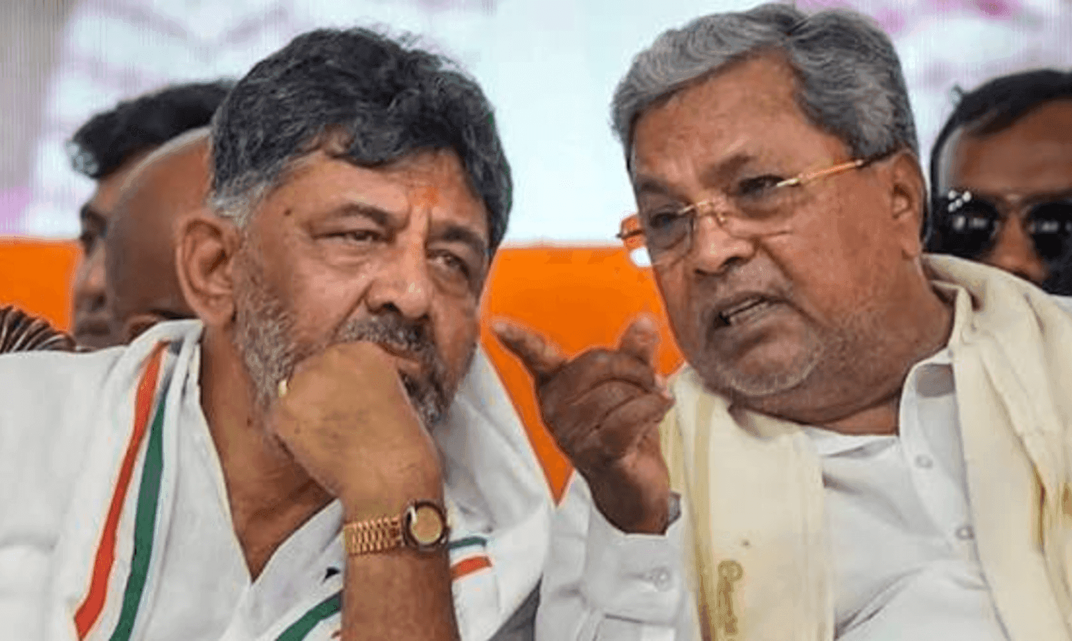 कर्नाटक कांग्रेस में हलचल तेज : 30 विधायक अचानक दिल्ली पहुंचे, कैबिनेट फेरबदल की मांग. जानिए क्या है पूरा मामला 