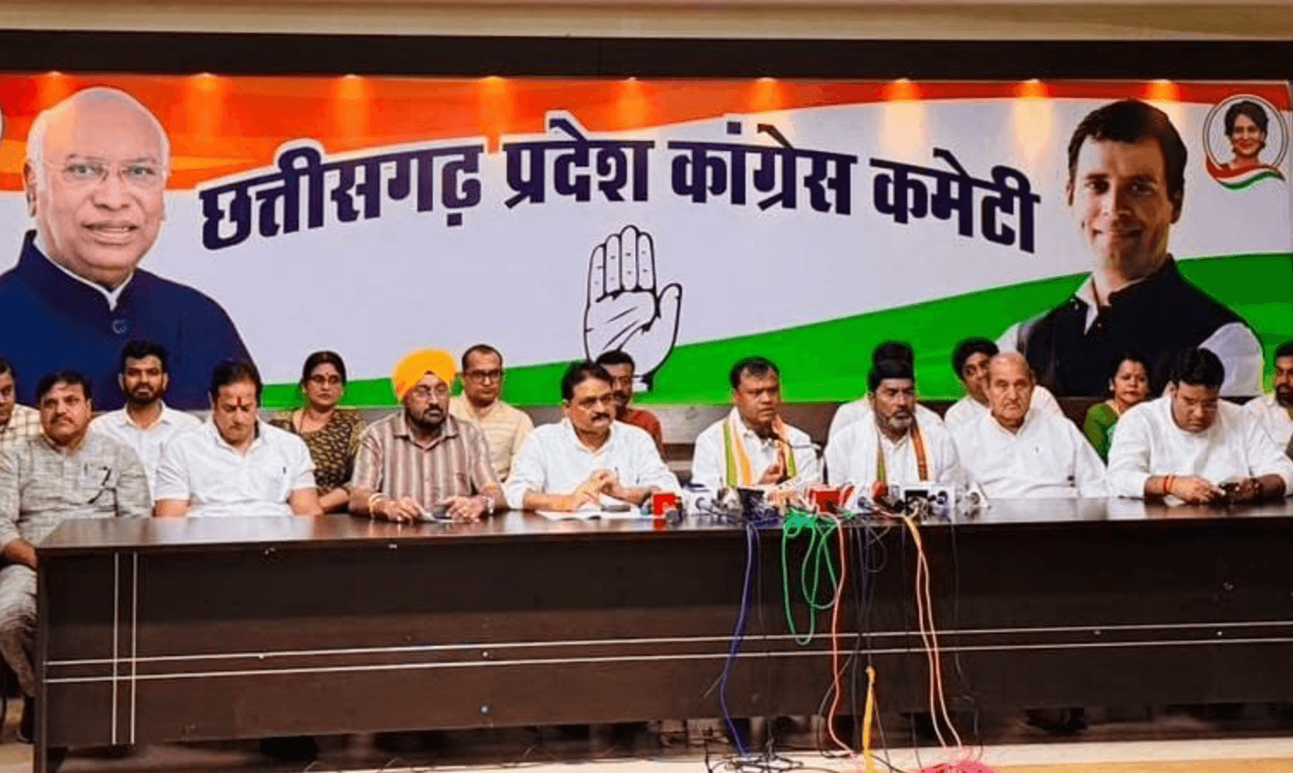 पुलिस की एकतरफा कार्रवाई के खिलाफ सड़क पर उतरेगी कांग्रेस, पीसीसी चीफ दीपक बैज बोले- "बदले की भावना बर्दाश्त नहीं"