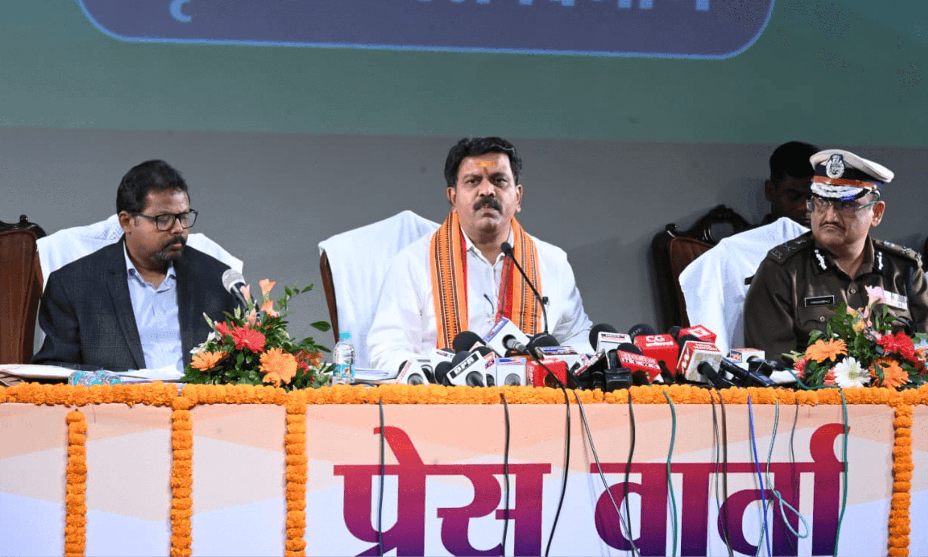 गृहमंत्री विजय शर्मा का बड़ा ऐलान, नक्सलवाद का 'काउंटडाउन' शुरू: छत्तीसगढ़ में 31 मार्च 2026 तक 'लाल आतंक' का होगा पूर्ण सफाया