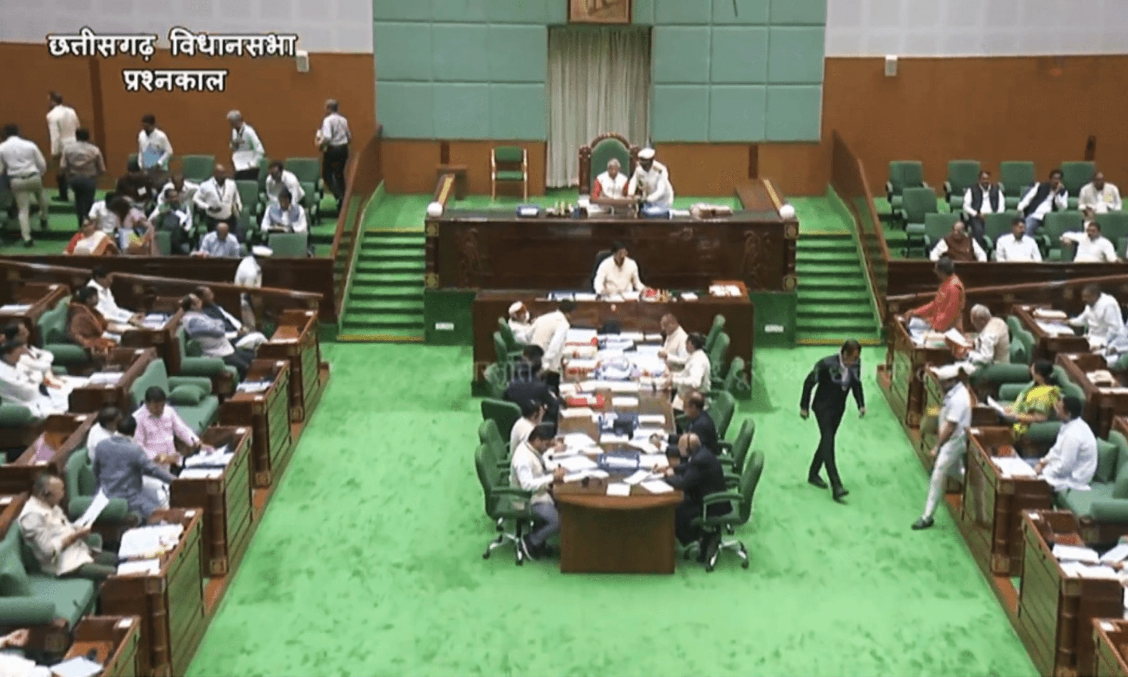 छत्तीसगढ़ विधानसभा: डोंगरगढ़ सहकारी बैंक भवन निर्माण पर घमासान, विपक्ष का सदन से बहिर्गमन