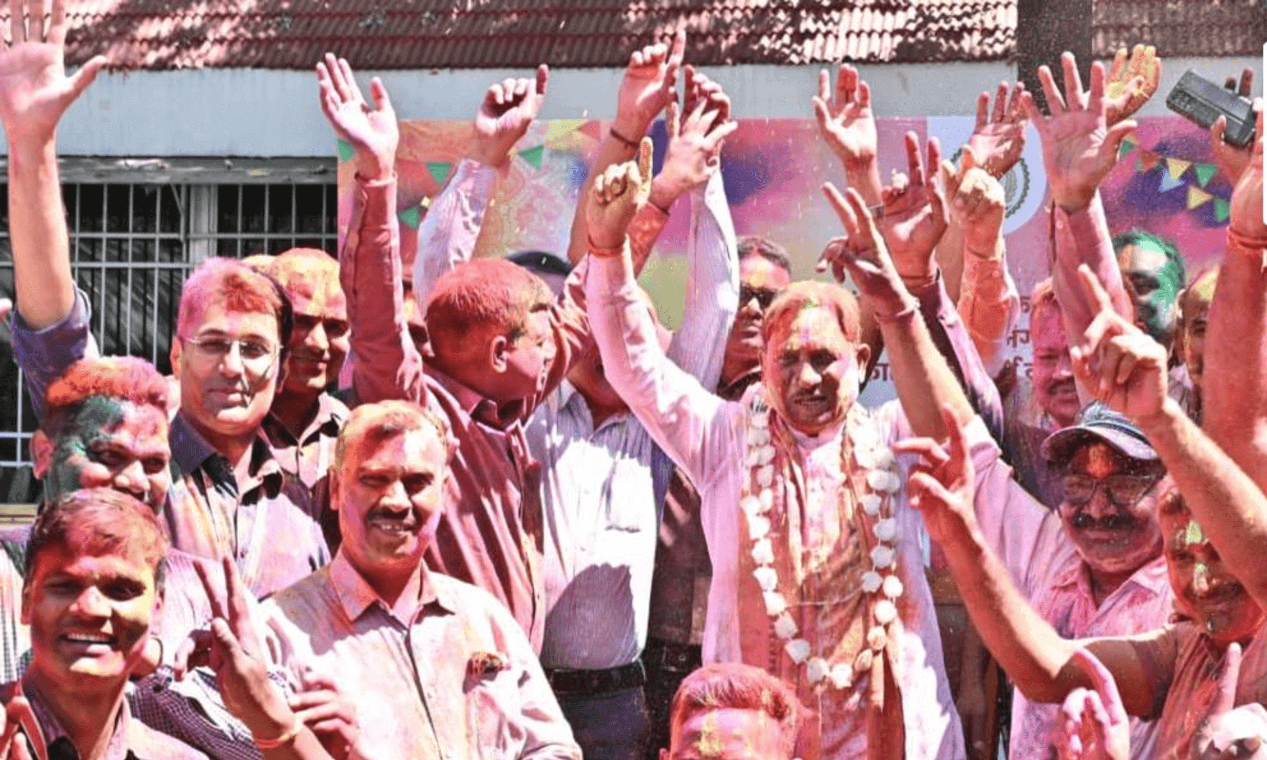 मुख्यमंत्री निवास में होली का उल्लास: सीएम साय ने अधिकारियों संग मनाया फाग, दिया भाईचारे का संदेश