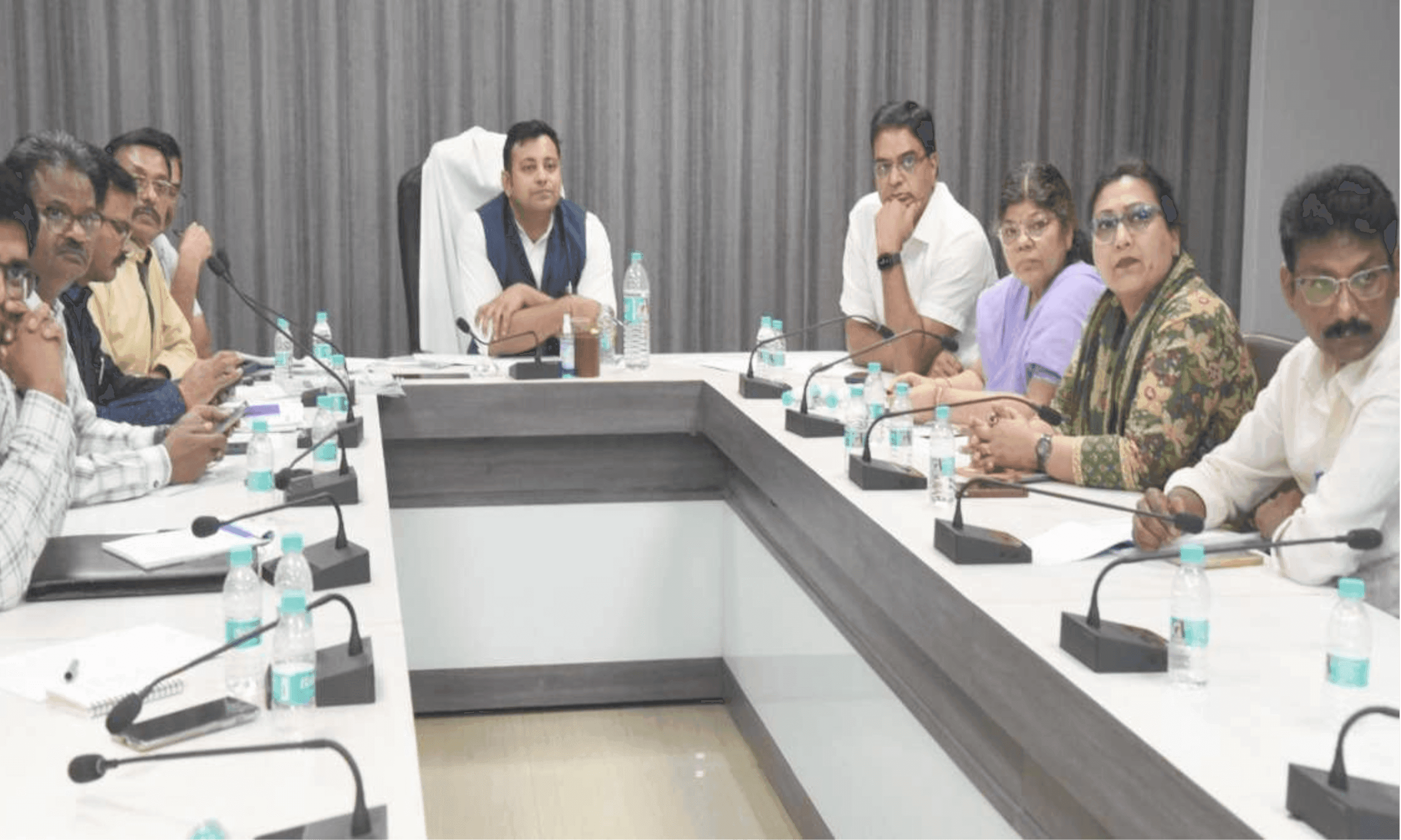 जनसंपर्क आयुक्त रजत बंसल ने ली समीक्षा बैठक: बोले- 'न्यू एज मीडिया' में दक्ष बनें अधिकारी, लापरवाही पर तीन पर गिरी गाज