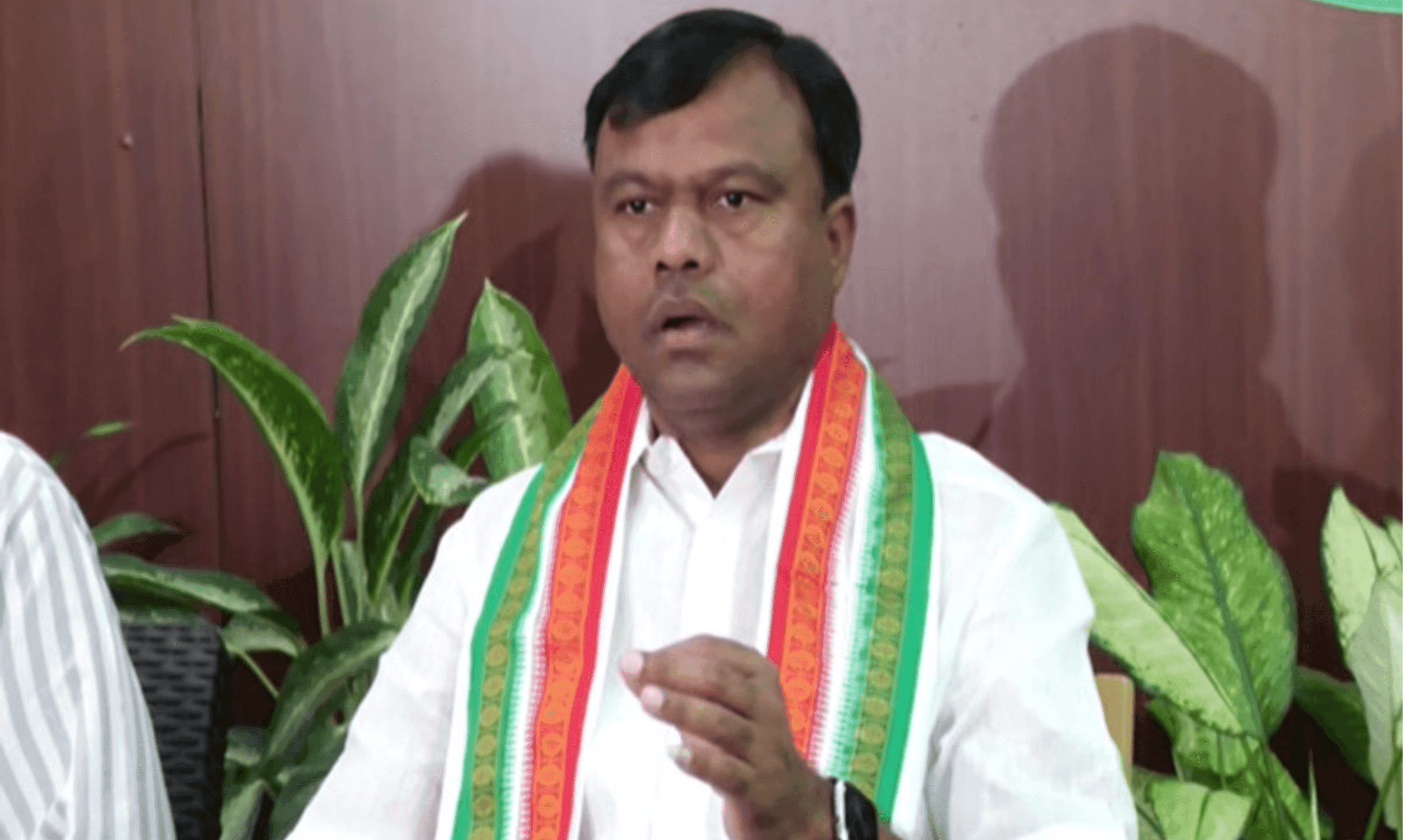 दीपक बैज का सरकार पर चौतरफा हमला; कानून व्यवस्था से लेकर शिक्षा और महतारी वंदन योजना पर उठाए गंभीर सवाल