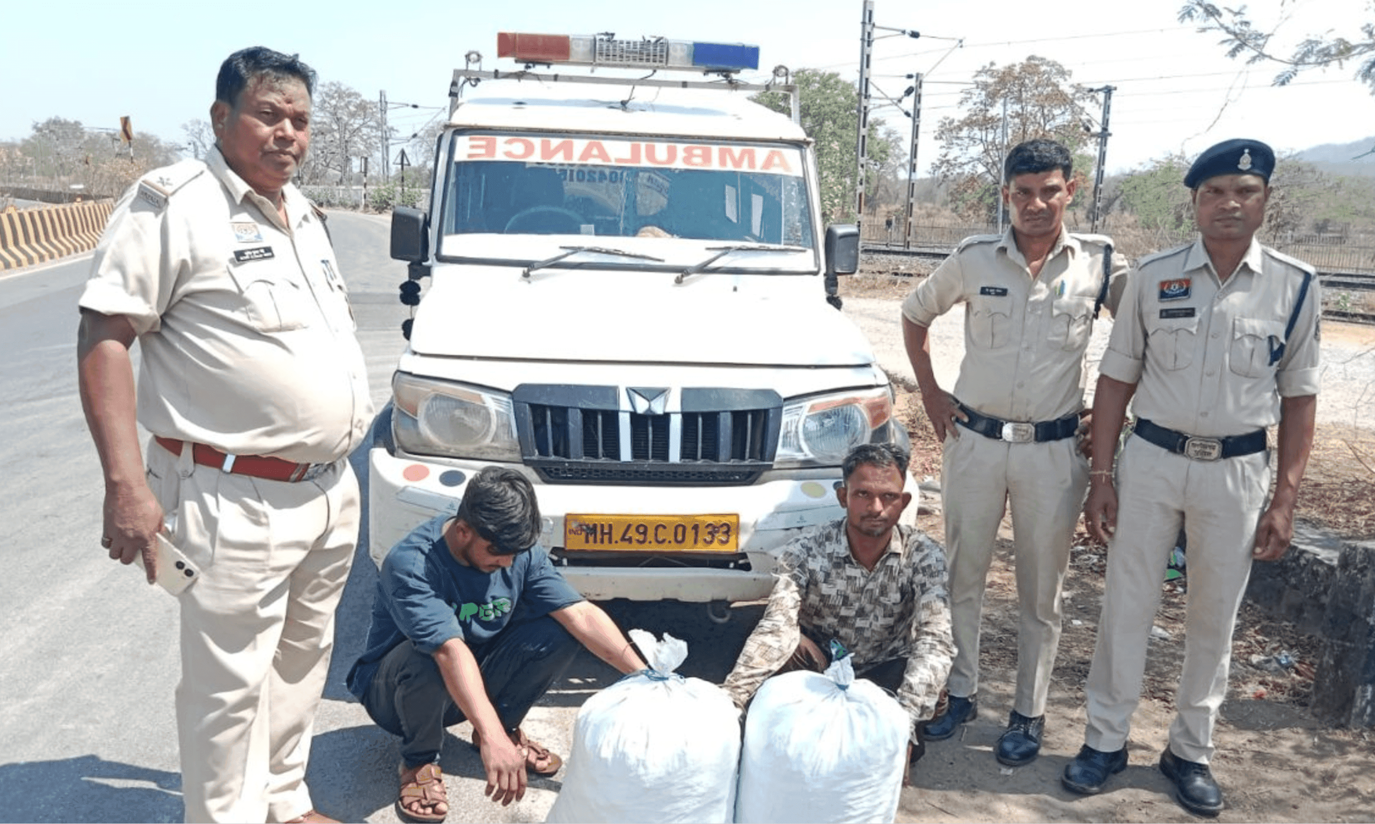 महासमुंद: एंबुलेंस से गांजा तस्करी का भंडाफोड़, महाराष्ट्र के दो तस्कर गिरफ्तार