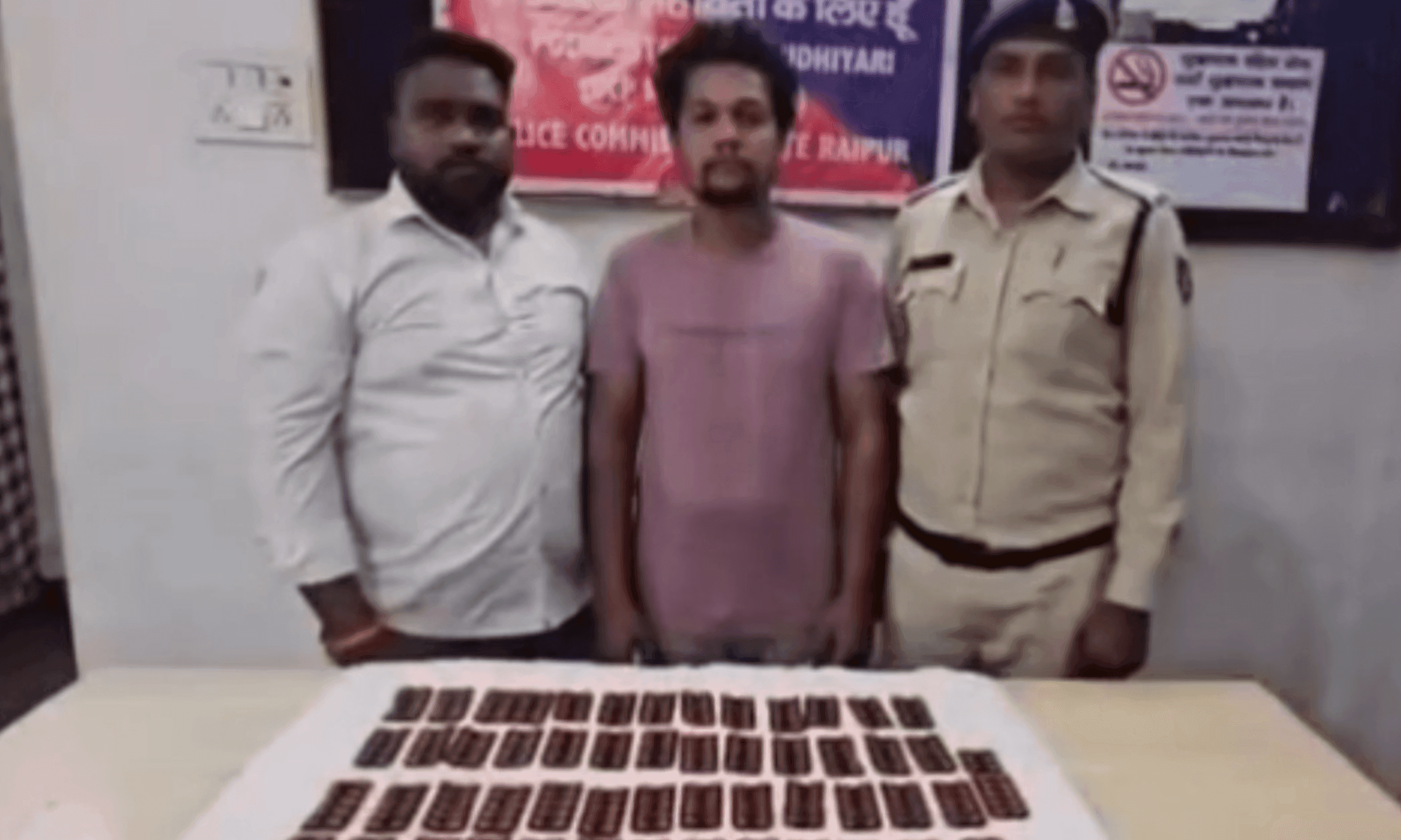 रायपुर: खिलौने के डिब्बे में नशीली गोलियों की तस्करी, गुढ़ियारी पुलिस ने दो आरोपियों को रंगे हाथों दबोचा