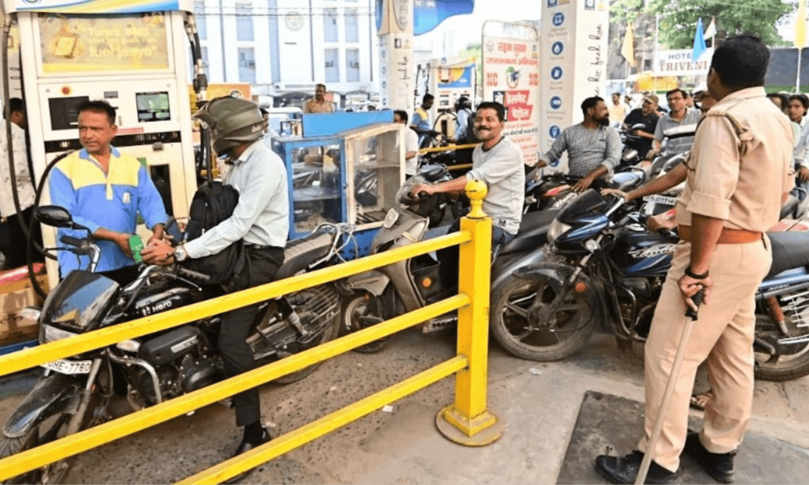 मोदी सरकार का 'फ्यूल रिलीफ' : पेट्रोल पर एक्साइज ड्यूटी ₹10 घटी, डीजल पर हुई 'जीरो'; क्या अब आपकी जेब को मिलेगी राहत?