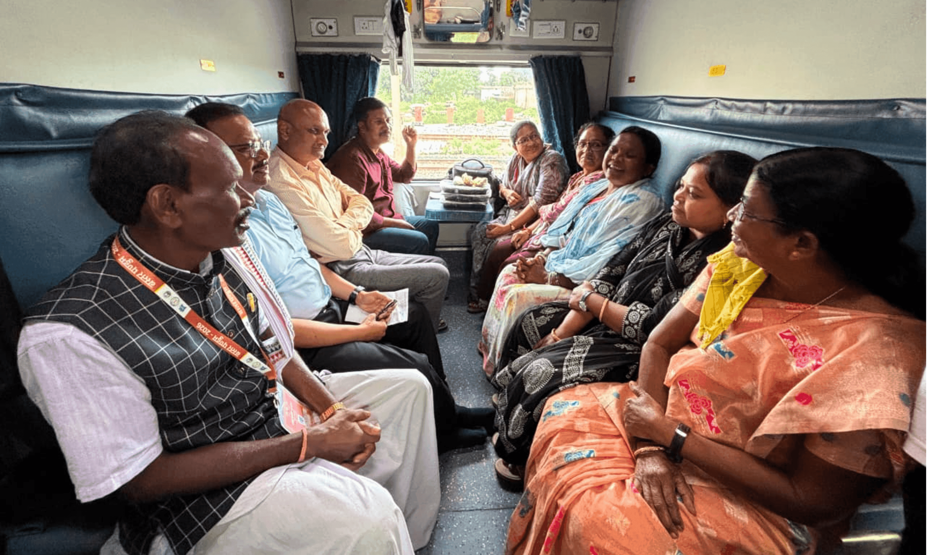 बदलते बस्तर का संदेश लेकर दिल्ली रवाना हुआ 164 सदस्यीय प्रतिनिधिमंडल, राष्ट्रपति द्रौपदी मुर्मू से करेगा मुलाकात